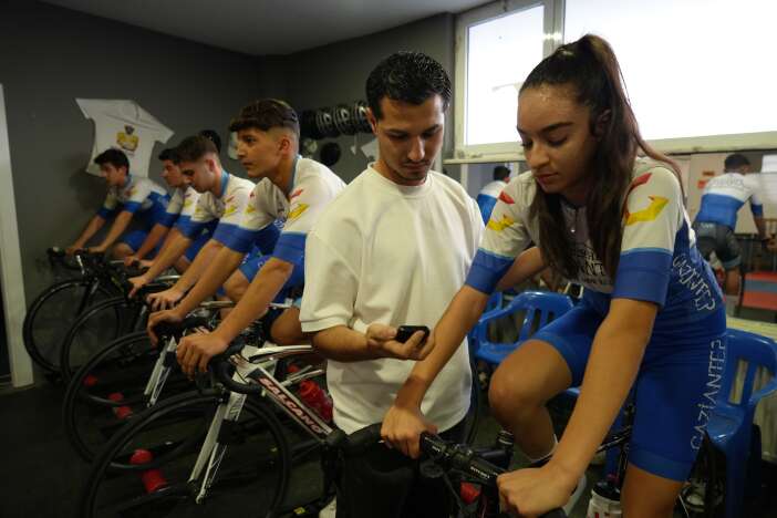 bisiklet-tamircisiyken-antrenor-oldu-bircok-basariya-imza-atti