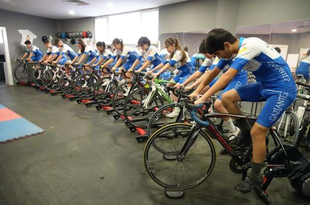 bisiklet-tamircisiyken-antrenor-oldu-bircok-basariya-imza-atti