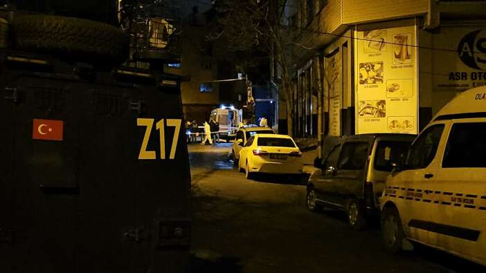 isinmak-icin-girdigi-aracta-yanarak-can-verdi