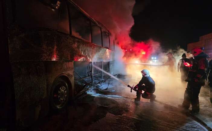 seyir-halindeki-otobus-alev-aldi-39-yolcu-dehseti-yasadi