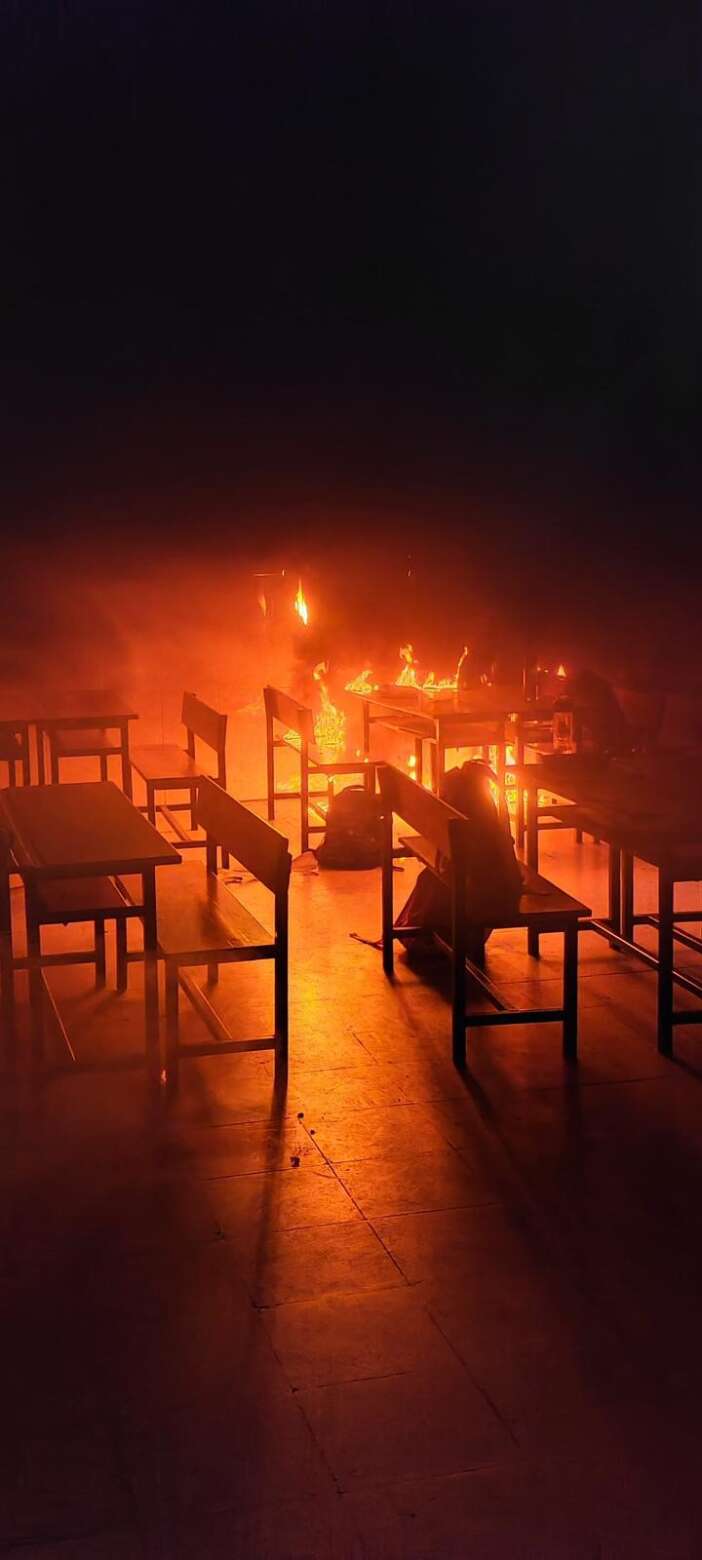 ilkokulda-yangin-panigi-sinif-alevlere-teslim-oldu