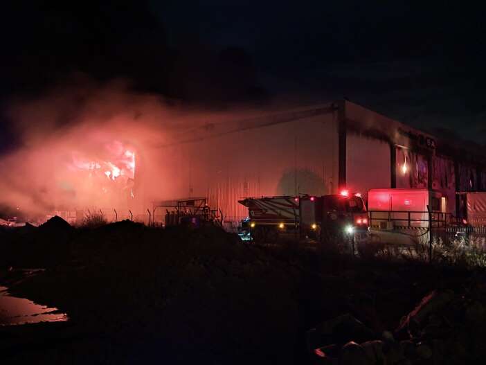 sebze-meyve-deposunda-yangin-cikti