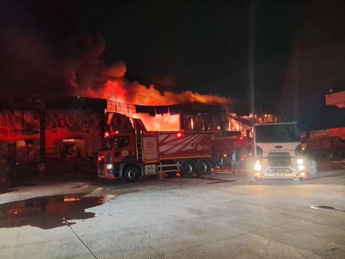 sebze-meyve-deposunda-yangin-cikti