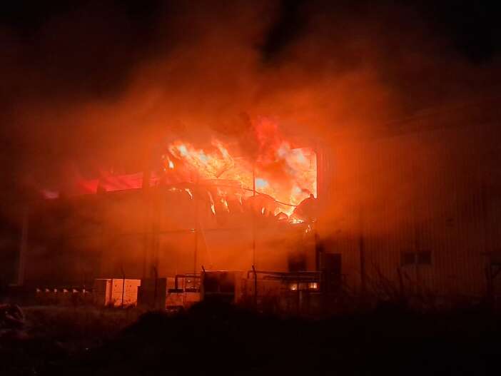 sebze-meyve-deposunda-yangin-cikti