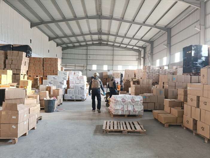 baskin-yapilan-depodan-patlayici-ve-yanici-madde-cikti