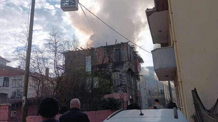 elektrikli-soba-yangini-alevler-uykuda-yakaladi