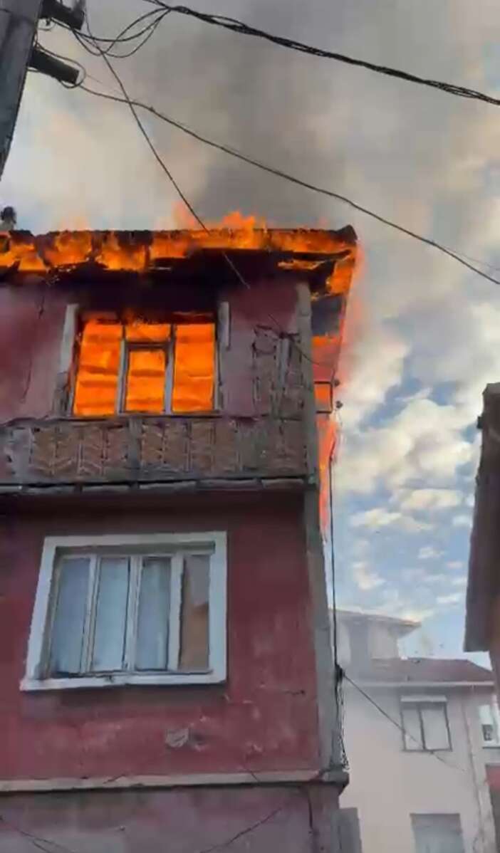 elektrikli-soba-yangini-alevler-uykuda-yakaladi