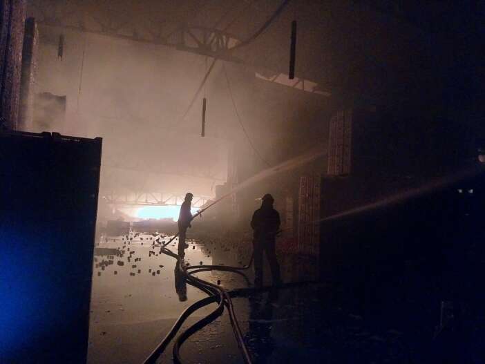 fabrikada-yangin-60-isci-kurtarildi-1-isci-oldu