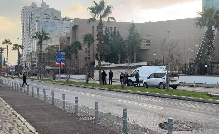 hain-saldirinin-yildonumunden-1-gun-sonra-ayni-adliyede-supheli-paket-panigi