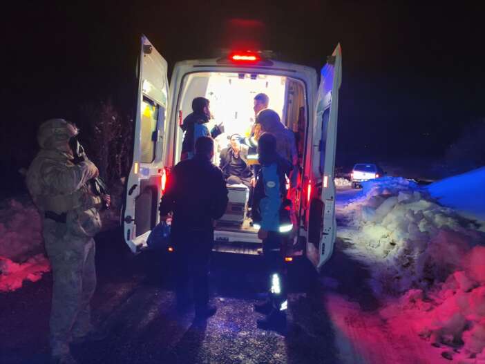 karla-kapali-yolda-kanser-hastasi-icin-umke-seferberligi