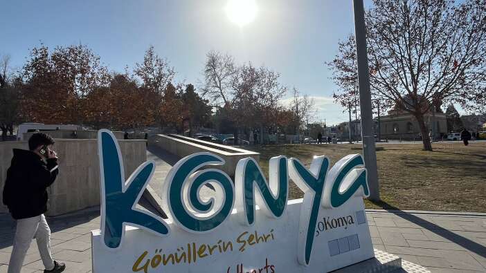 kis-ortasinda-bahar-havasi-konyalilari-sokaga-doktu