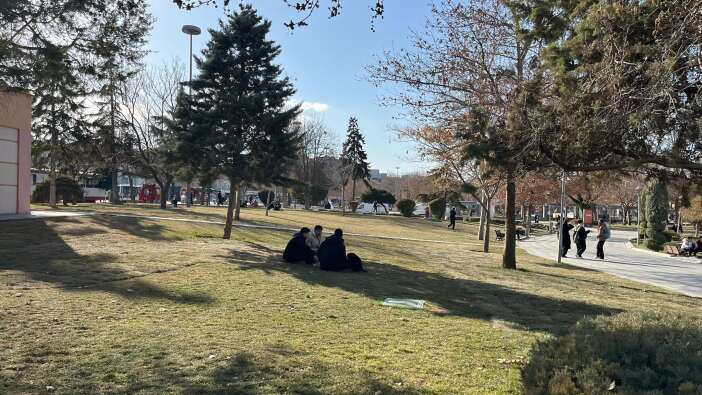 kis-ortasinda-bahar-havasi-konyalilari-sokaga-doktu