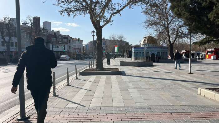 kis-ortasinda-bahar-havasi-konyalilari-sokaga-doktu