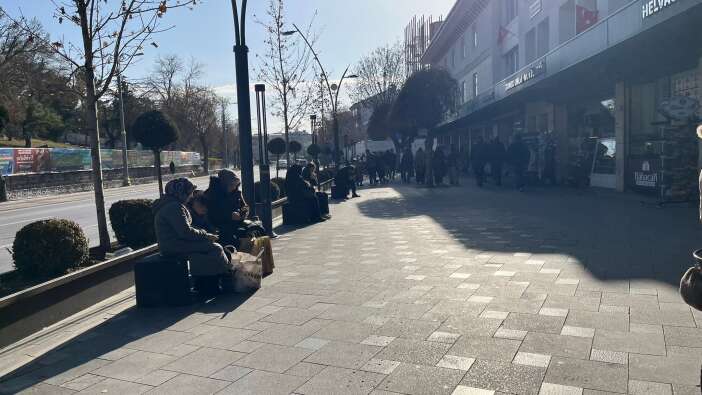 kis-ortasinda-bahar-havasi-konyalilari-sokaga-doktu