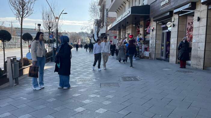 kis-ortasinda-bahar-havasi-konyalilari-sokaga-doktu