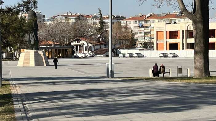 kis-ortasinda-bahar-havasi-konyalilari-sokaga-doktu