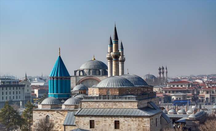 mevlananin-gel-cagrisina-uyan-milyonlar-konyaya-akin-etti