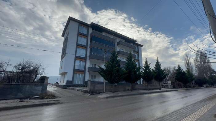 tum-parasini-sanal-kumarda-kaybeden-ogretmen-kendini-oldurdu