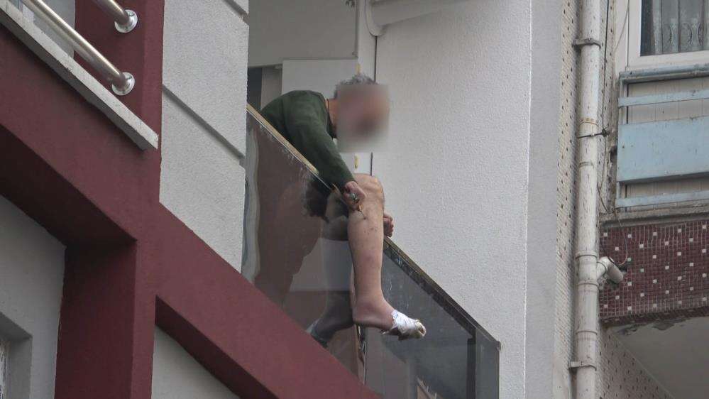 fenerbahcenin-transferine-kizdi-elinde-bicakla-mahalleyi-ayaga-kaldirdi