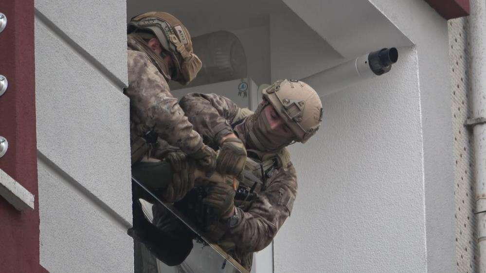 fenerbahcenin-transferine-kizdi-elinde-bicakla-mahalleyi-ayaga-kaldirdi