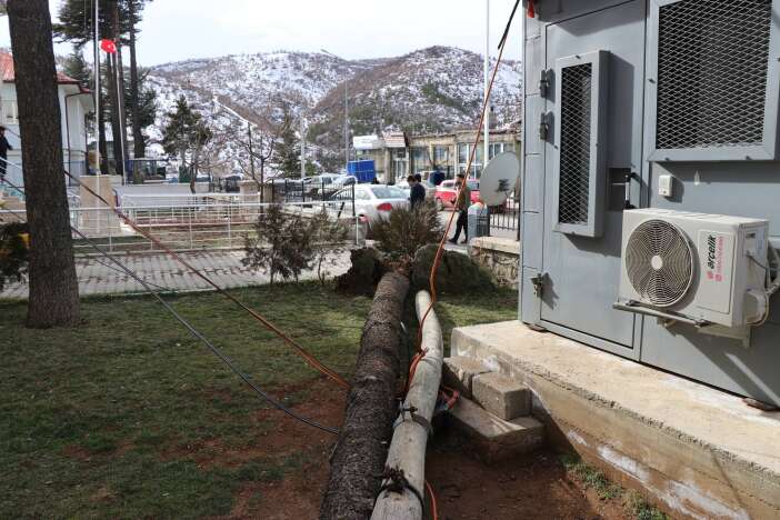 firtina-konyada-bir-ilceyi-yerle-bir-etti-emniyet-binasinda-da-hasar-var