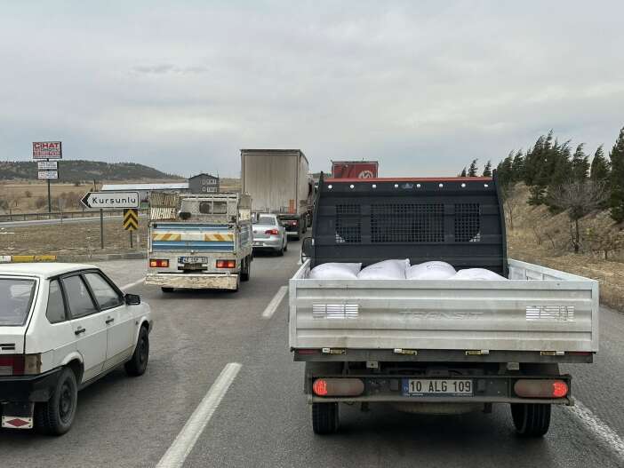 kazalar-birbiri-ardina-yasandi-konya-afyon-yolu-kapandi