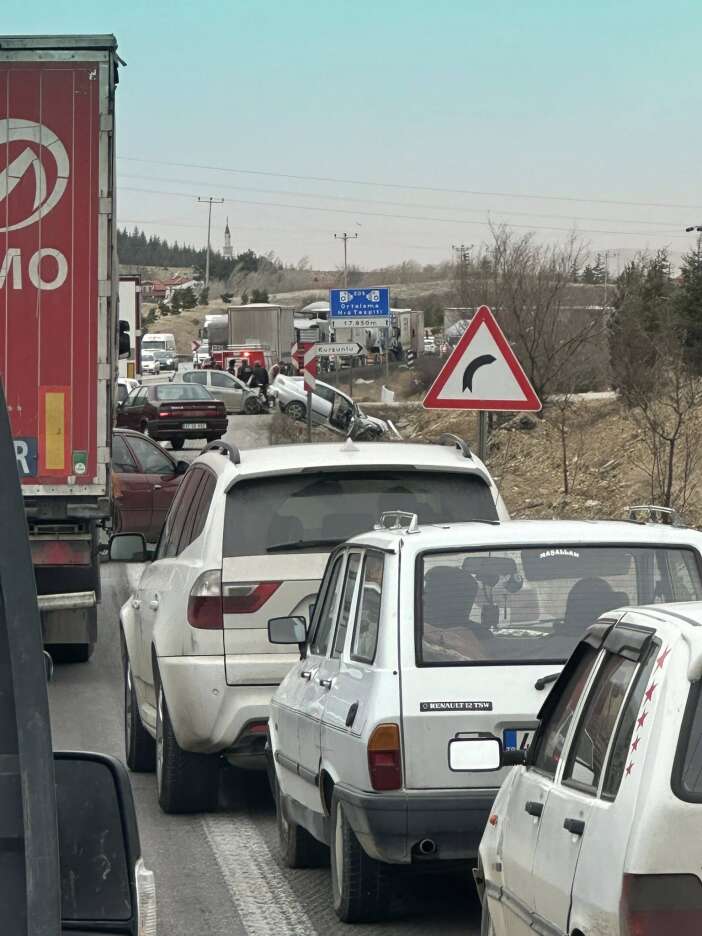 kazalar-birbiri-ardina-yasandi-konya-afyon-yolu-kapandi