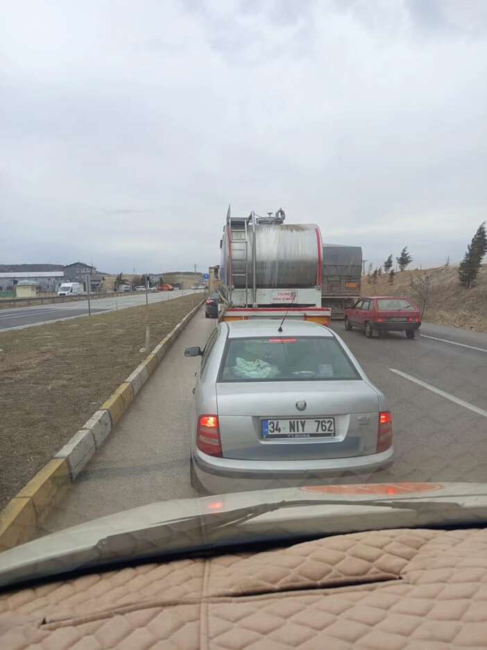 kazalar-birbiri-ardina-yasandi-konya-afyon-yolu-kapandi