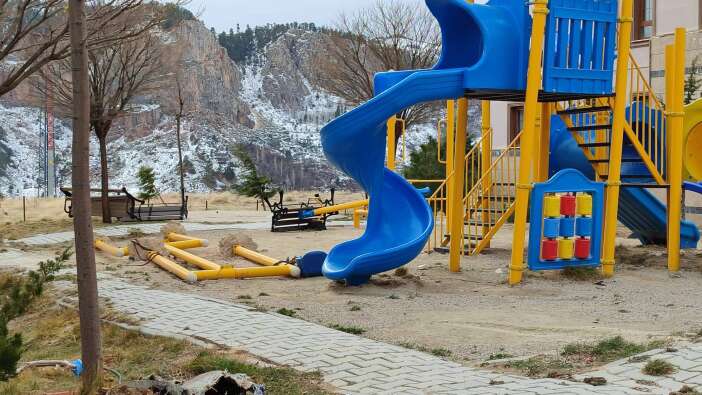 konyada-firtina-okulun-catisini-ucurdu