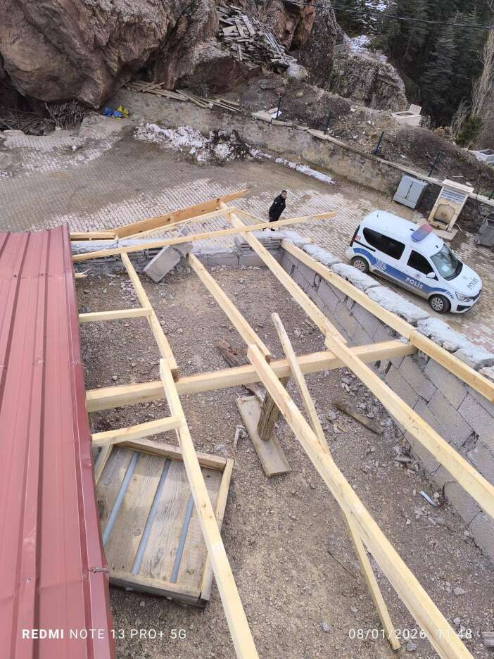 konyada-firtina-okulun-catisini-ucurdu