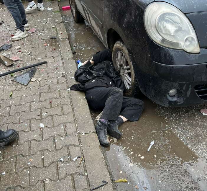 otomobil-apartmanin-bahcesine-uctu-1-agir-6-yarali-var