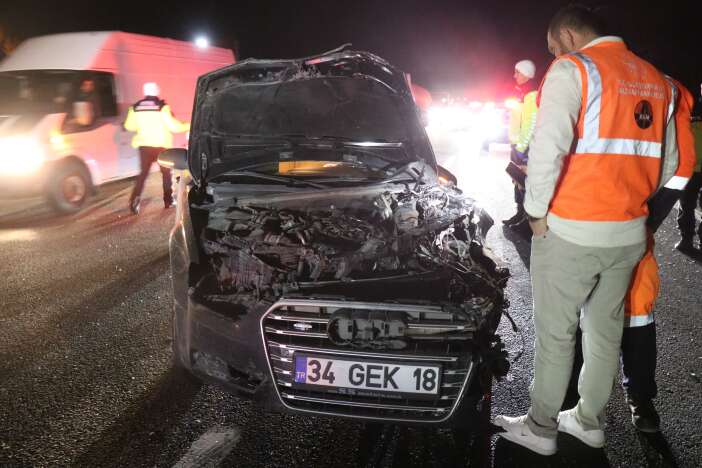 otomobil-ile-minibusun-carpistigi-kazada-1-kisi-oldu-3-kisi-yaralandi