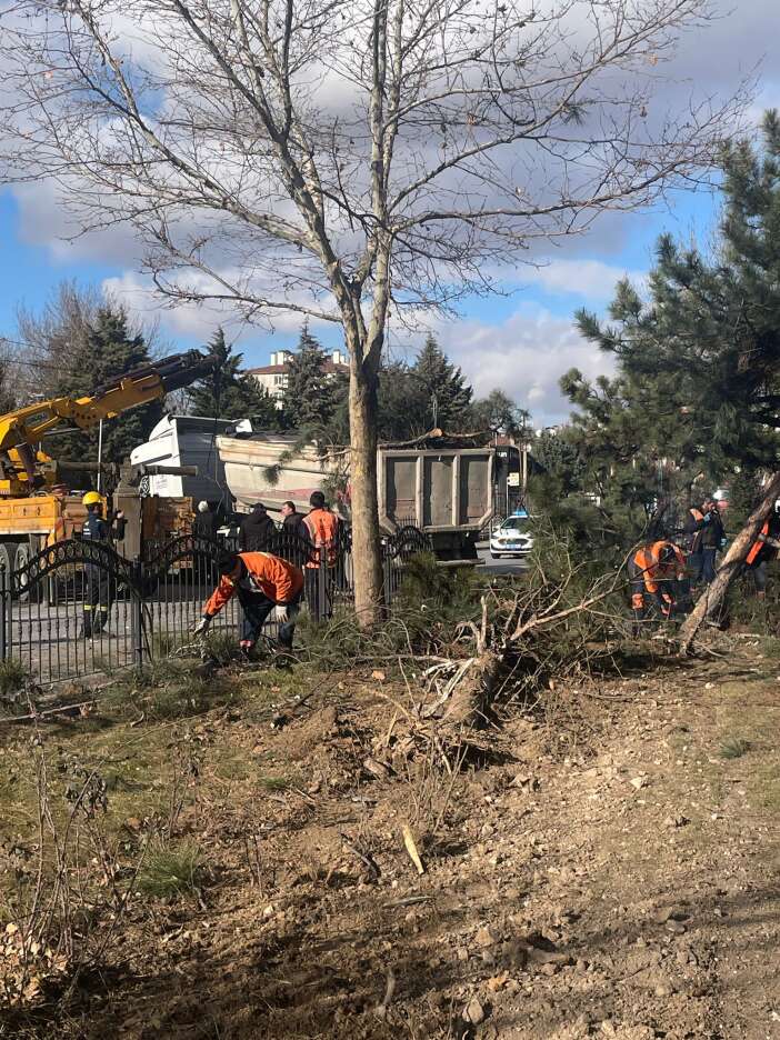 konyanin-en-islek-caddesinde-tir-kazasi