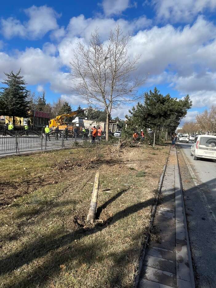 konyanin-en-islek-caddesinde-tir-kazasi