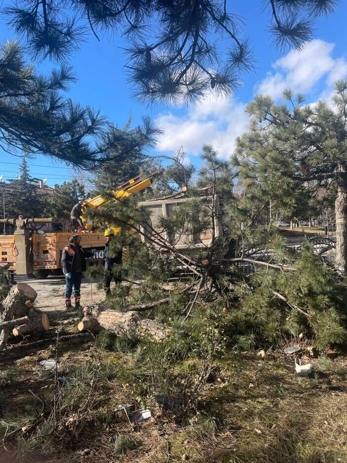 konyanin-en-islek-caddesinde-tir-kazasi