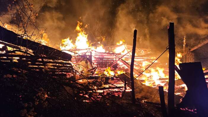 200-yillik-tarihi-ahsap-ev-yanginda-kule-dondu