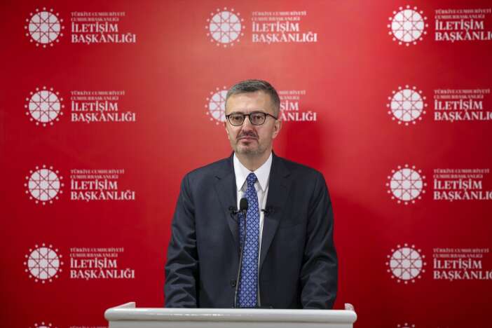 iletisim-baskani-duran-gazeteciligin-yolculugu-fotograf-sergisi-acilisina-katildi