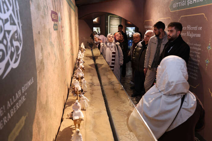 konya-siyer-sergisi-binleri-asr-i-saadet-yolculuguna-cikardi