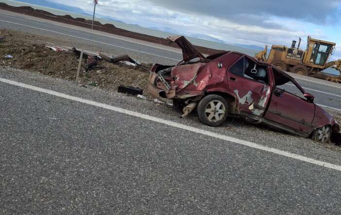 konyada-devrilen-otomobilden-2-kisi-yarali-kurtarildi