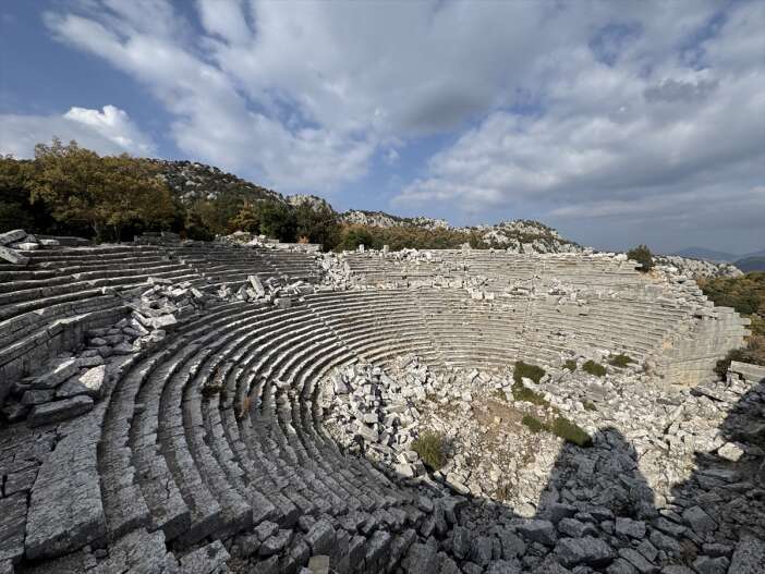 kulaginin-arkasina-takanlar-oluyordu-5-antik-kentin-endemik-bitkileri-tanitiliyor