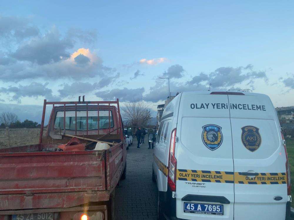 yagis-sonrasi-coken-yolda-insan-kemikleri-bulundu