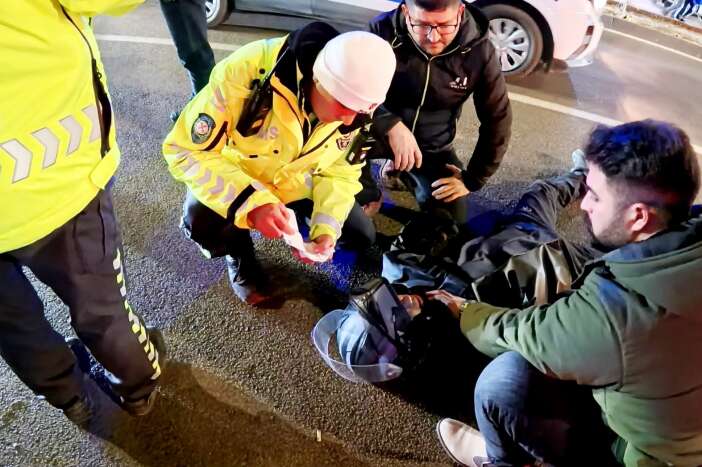 aksarayda-feci-kaza-otomobil-carpan-motosiklet-surucusu-yaralandi