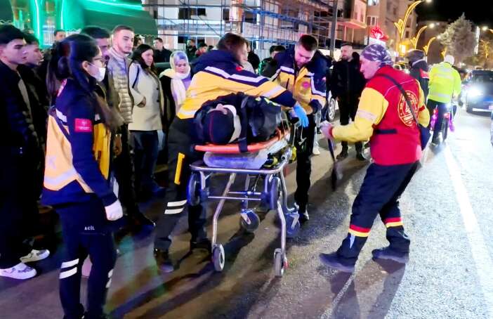 aksarayda-feci-kaza-otomobil-carpan-motosiklet-surucusu-yaralandi