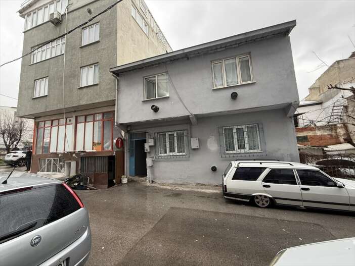 bosanma-asamasindaki-karisini-vurdu