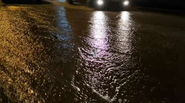 aksarayda-firtinanin-ardindan-saganak-yagmur-etkili-oldu