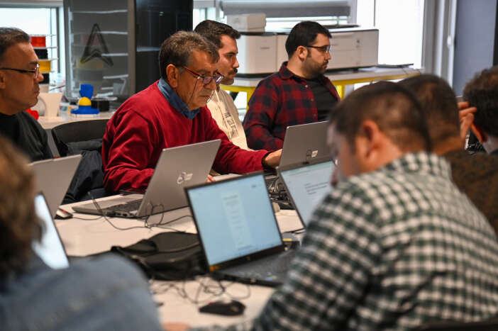 konyada-ogretmenlere-yonelik-yapay-zeka-egitimleri-basladi