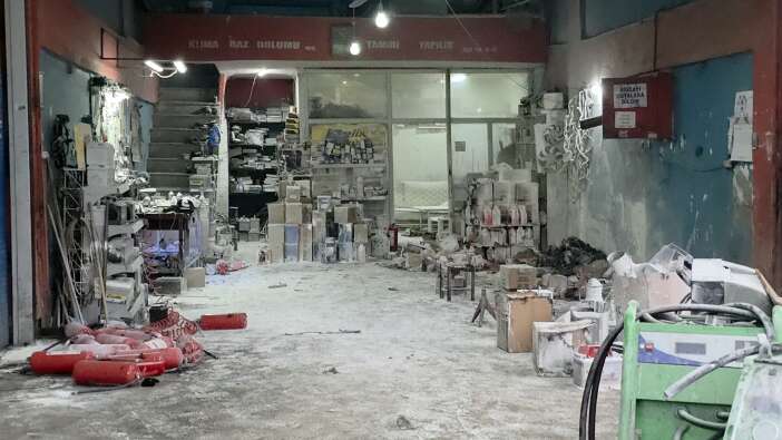 oto-elektrik-dukkaninda-patlama-1i-agir-4-yarali-var