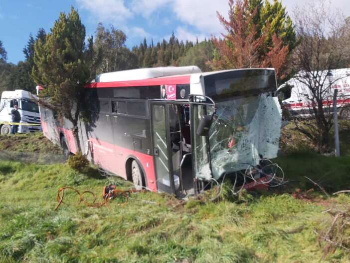 otobusle-panelvan-carpisti-23-yasindaki-beytullah-karadeniz-oldu-8-kisi-yaralandi