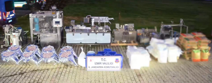 bakan-yerlikaya-acikladi-1-tonu-askin-uyusturucu-ele-gecirildi