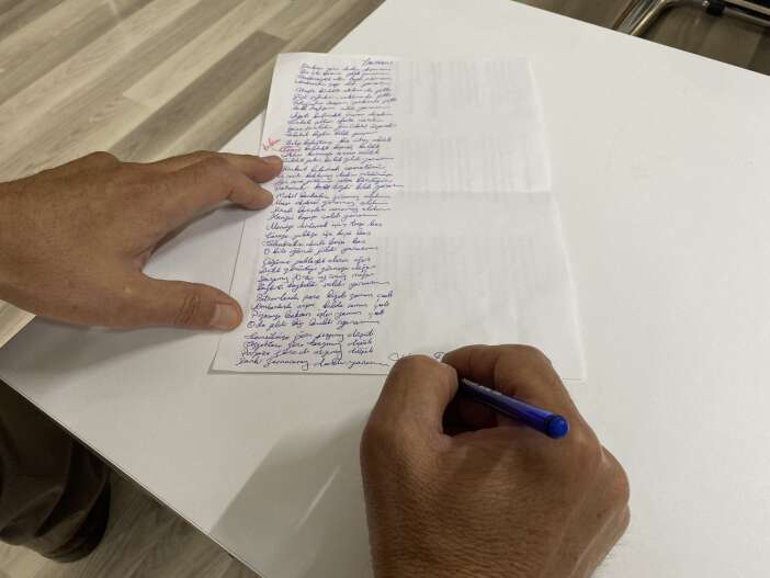 sarja-taktigi-telefonu-unlu-yapti